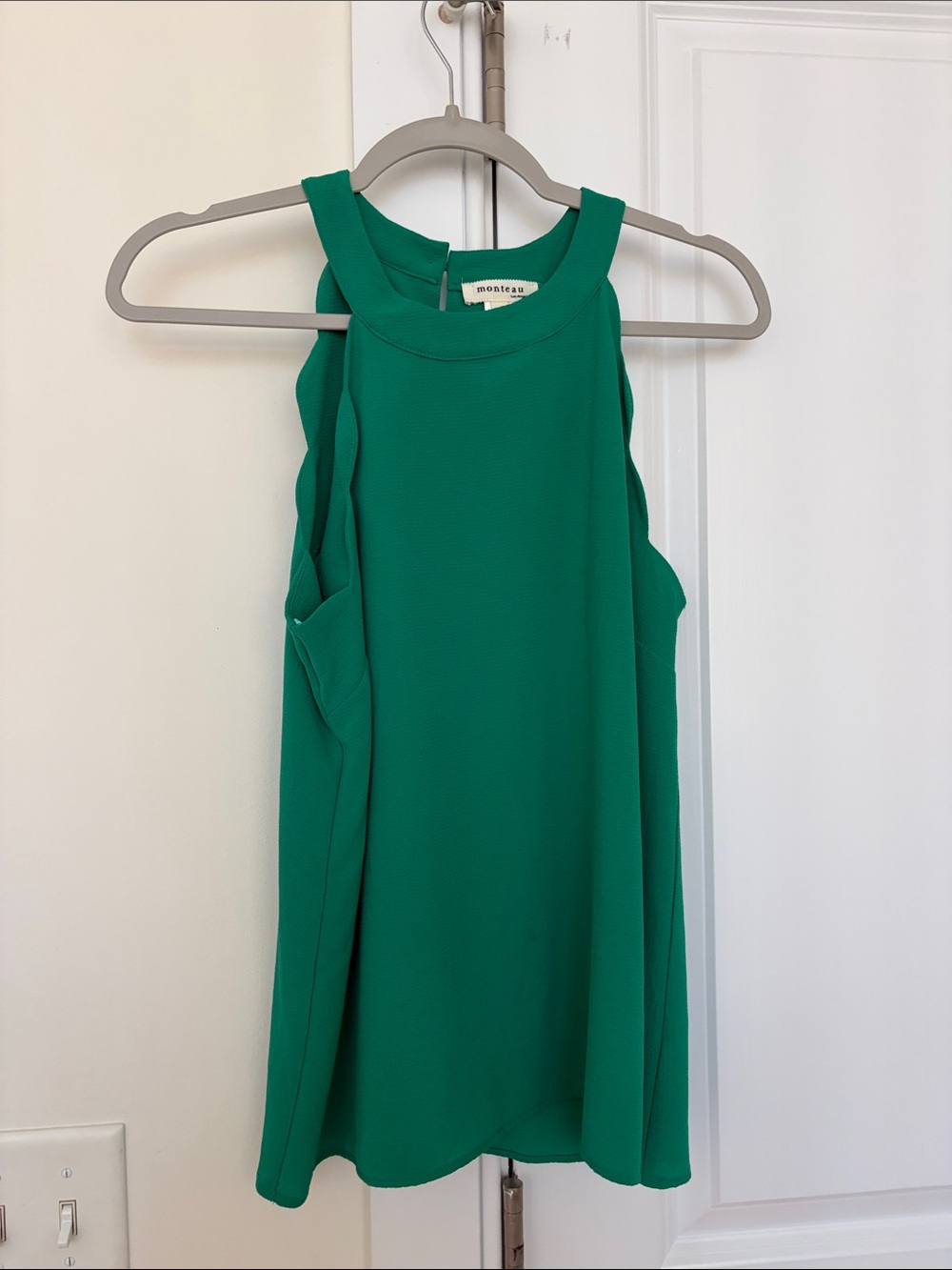 Monteau sleeveless scallop edge top